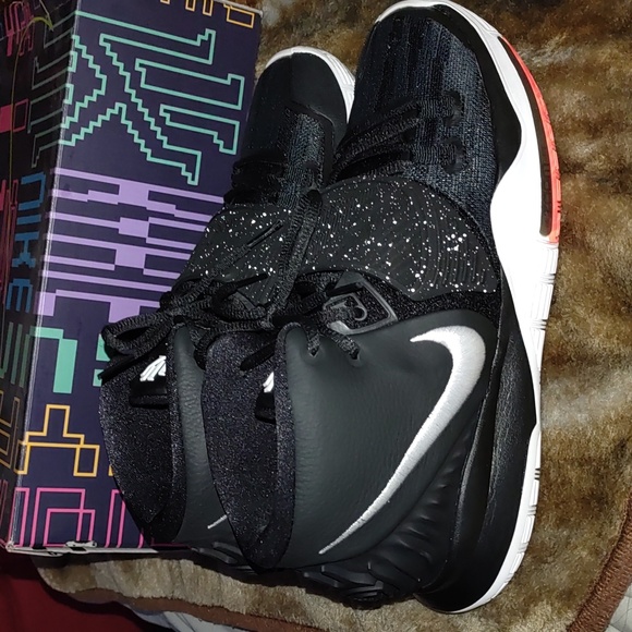 Kyrie 6 black and white very nice condition - Picture 5 of 8